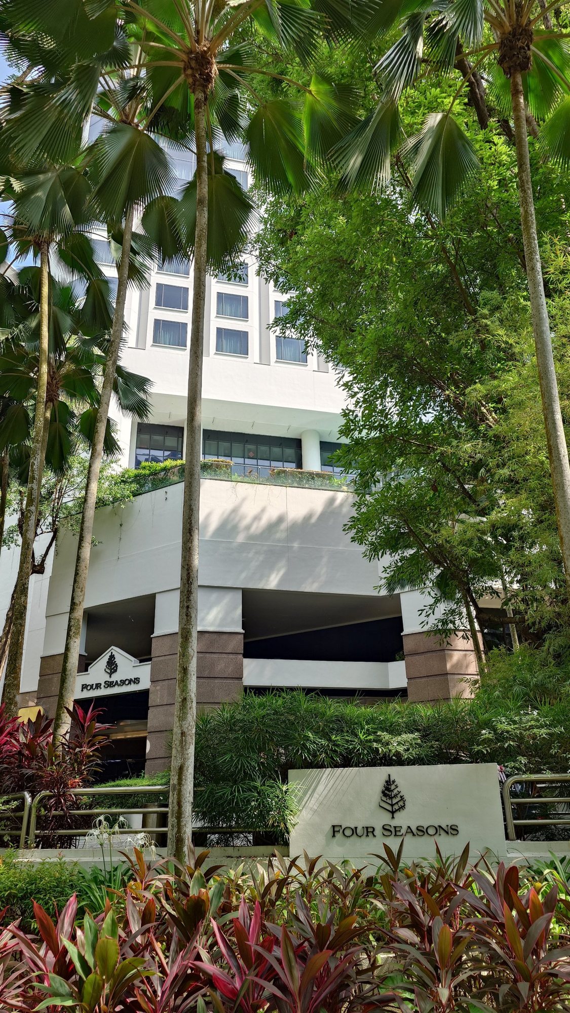 The hotel entrance and Four Seasons sign