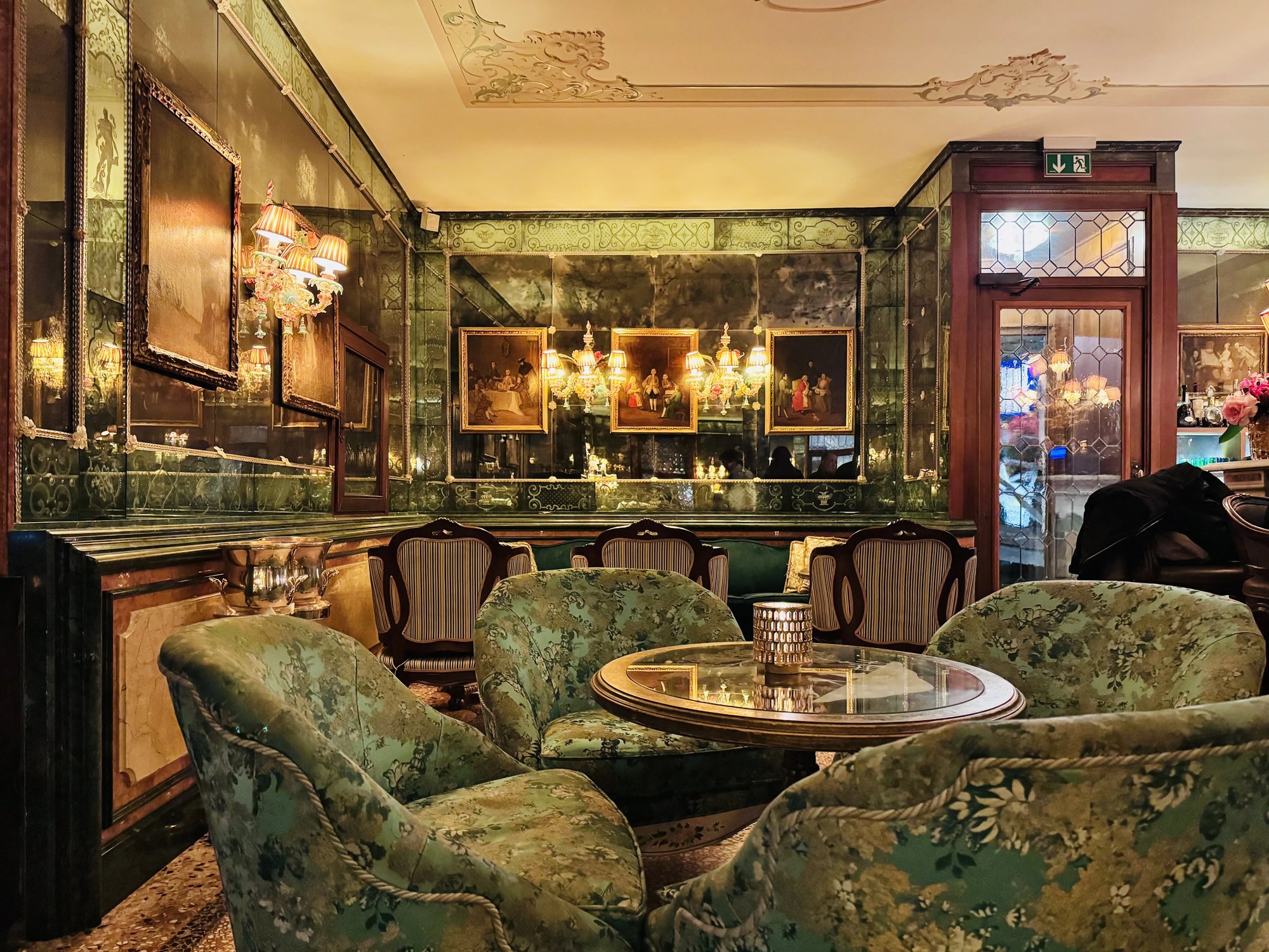 Bar Longhi with green velvet armchairs and mirrored walls