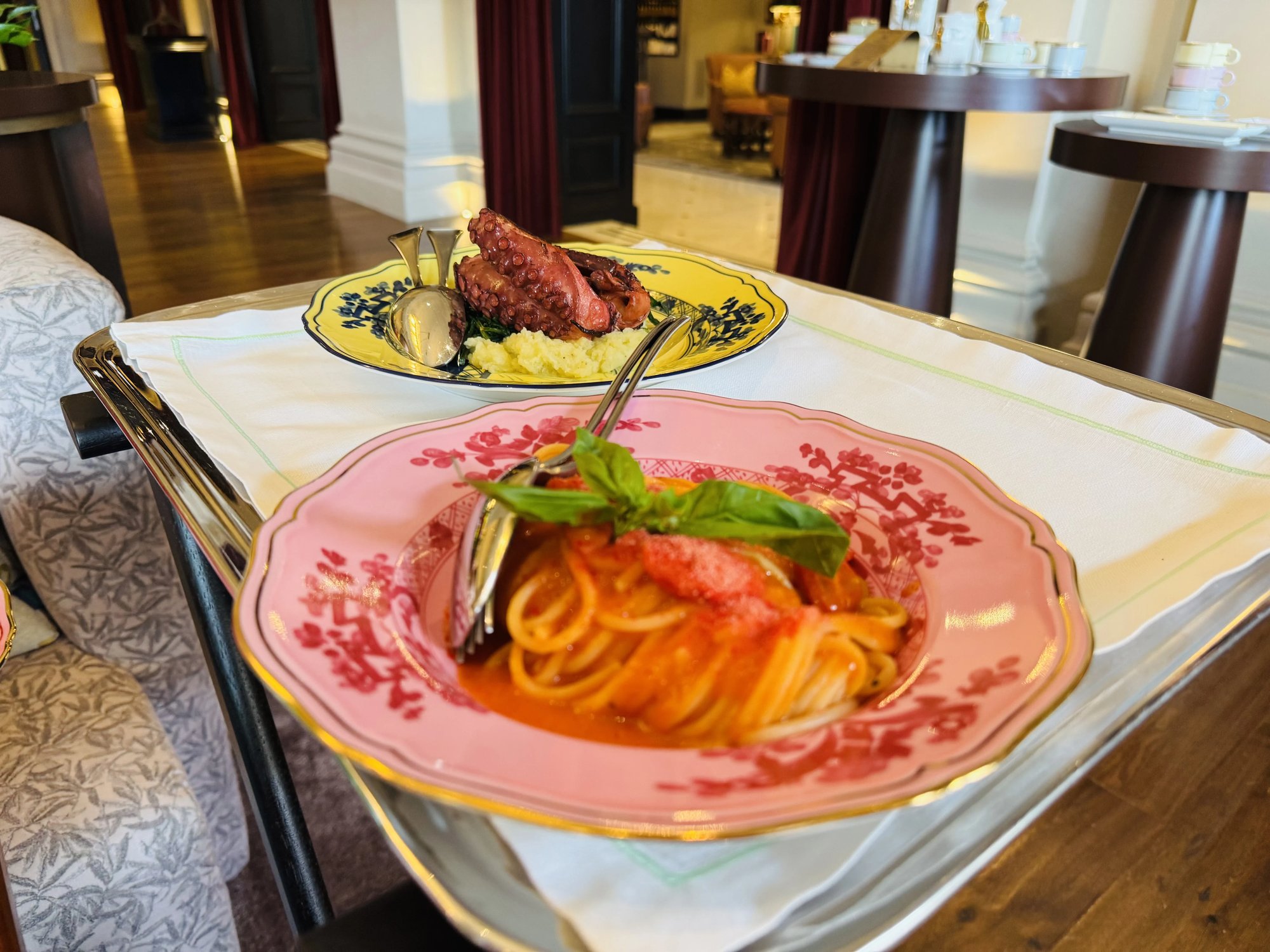 Spaghetti on a pink Ginori plate
