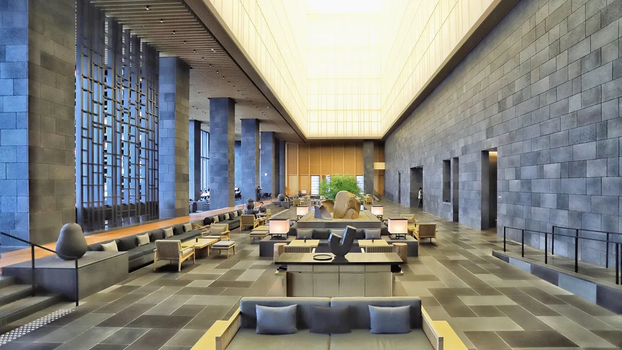 Aman Tokyo: the 33rd-floor lobby under its washi-paper ceiling
