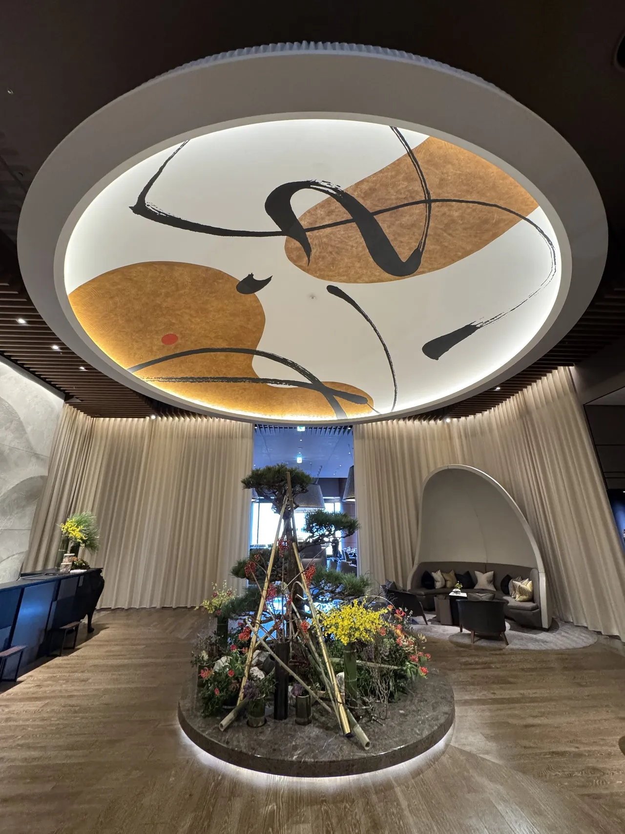 The circular painted ceiling over the lobby flower centrepiece